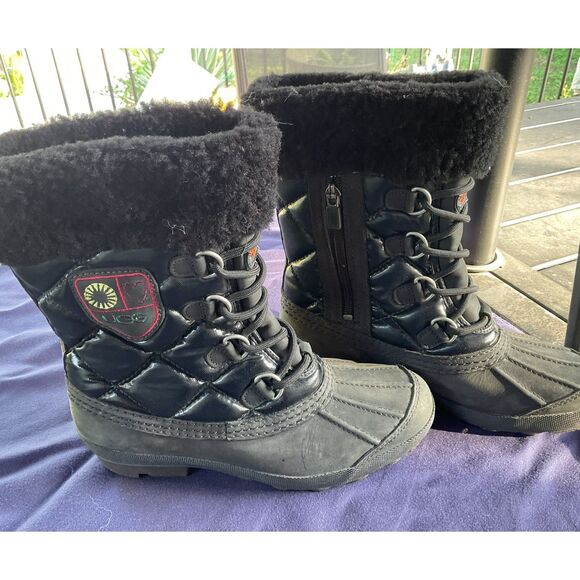 UGG Newberry Shearling Boots Waterproof/Insulated - Picture 5 of 11